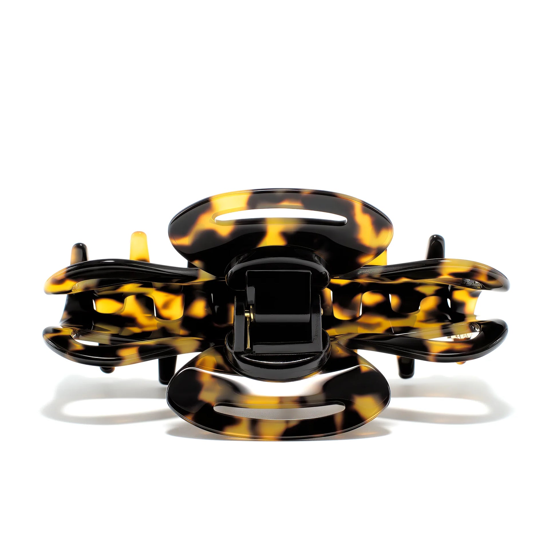 Juliet 10 Tortoise claw clip detail — Meera Atelier Line, classic tortoiseshell pattern