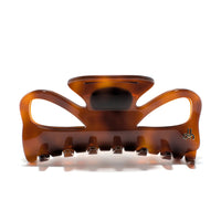 Juliet 10 claw clip in Maple — large honey-amber Mazzucchelli acetate hair clip from the Meera Atelier Line, made in France